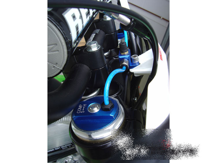 thumbnail image 2 of Splitstream Uni Fill Valve Air Fork System For 2013 Kawasaki KXF 450 Kayaba PSF 2 of 3